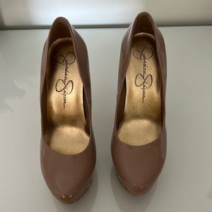 Jessica Simpson pumps